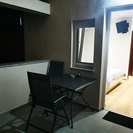 Апартаменти Studio Apartman Rosa Затон Екстер'єр фото