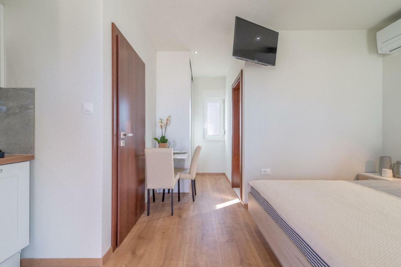 Апартаменти Studio Apartman Rosa Затон Екстер'єр фото